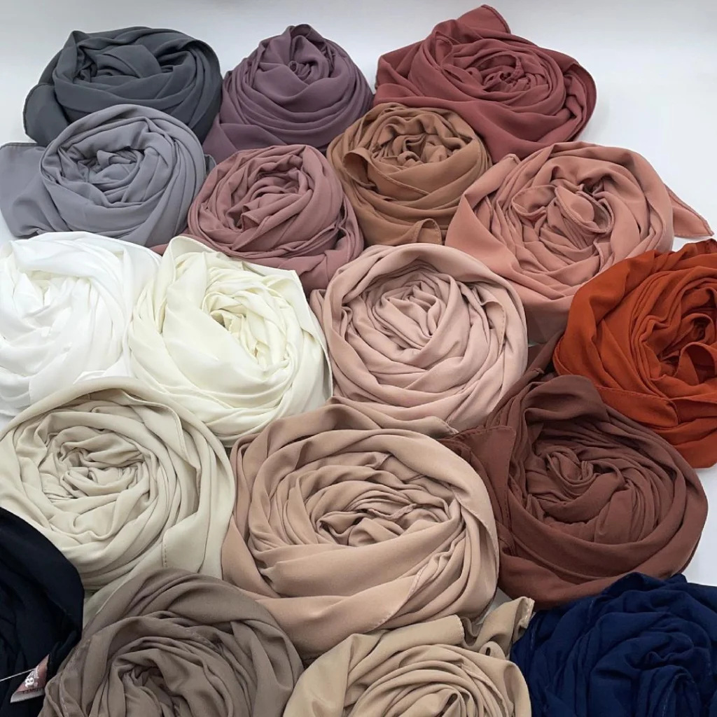 Hijab Soie de Medine Taupe 1 Hijab Soie de Medine