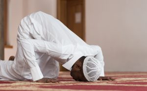 Comment se couvrir correctement pour prier en islam: les enseignements du Prophète Muhammad